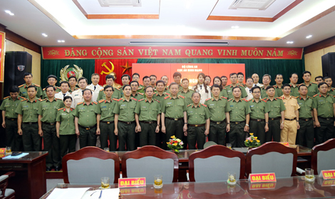 Bộ trưởng Tô Lâm với các đại biểu dự Hội nghị.