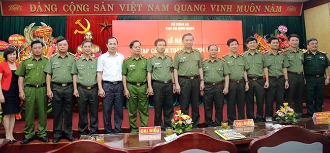 Bộ trưởng Tô Lâm với các đại biểu dự buổi lễ