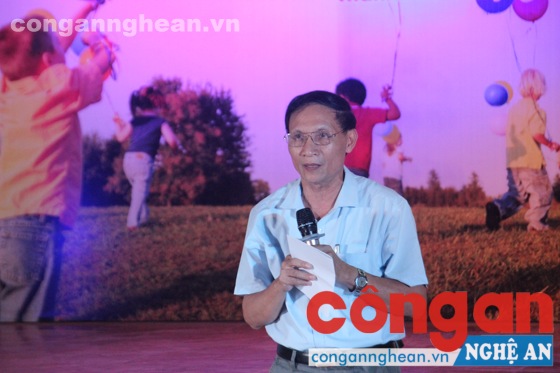 Đại diện lãnh đạo trường trung tâm Giáo dục thường xuyên tỉnh Nghệ An  phát biểu tại buổi tổng kết