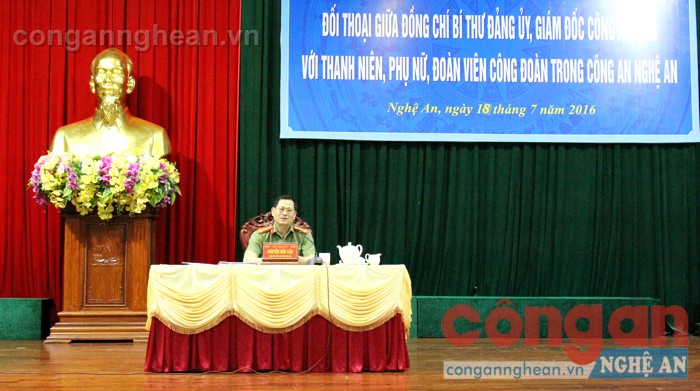 Đồng chí Đại tá Nguyễn Hữu Cầu, Ủy viên BTV Tỉnh ủy, Bí thư Đảng ủy, Giám đốc Công an tỉnh Chủ trì Hội nghị đối thoại.
