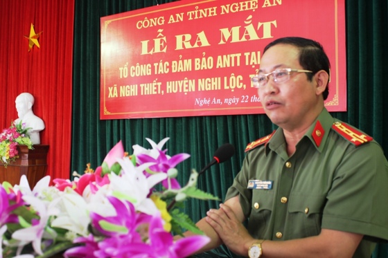 Đồng chí Đại tá Nguyễn Tiến Dần, Phó Giám đốc Công an tỉnh giao nhiệm vụ cho tổ công tác.