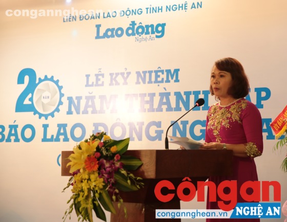 Bà Nguyễn Thị Thu Hương - TBT Báo Lao động Nghệ An phát biểu tại buổi lễ kỷ niệm