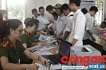 Công an TP Vinh làm thủ tục cấp phát CMND cho học sinh