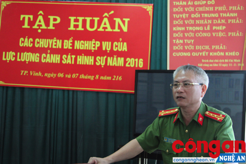 Đồng chí Đại tá Phạm Hoài Nam, Trưởng phòng Cảnh sát hình sự khai mạc lớp tập huấn.