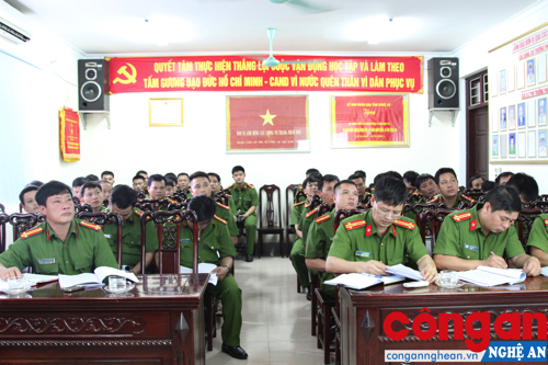 Lãnh đạo đơn vị và CBCS tham gia lớp tập huấn