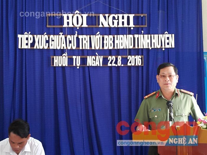 Đồng chí Nguyễn Hữu Cầu - Đại biểu HĐND tỉnh trả lời kiến nghị của cử tri