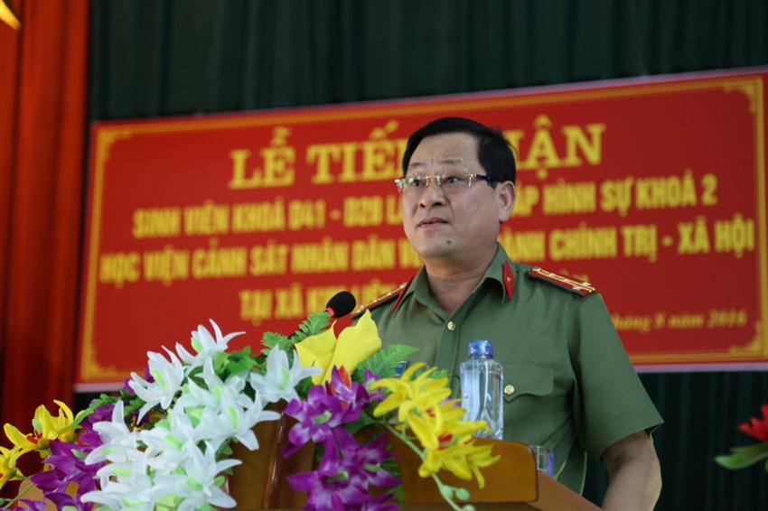 Đồng chí Đại tá Nguyễn Hữu Cầu, UV BTV Tỉnh ủy, Giám đốc Công an tỉnh phát biểu tại lễ tiếp nhận