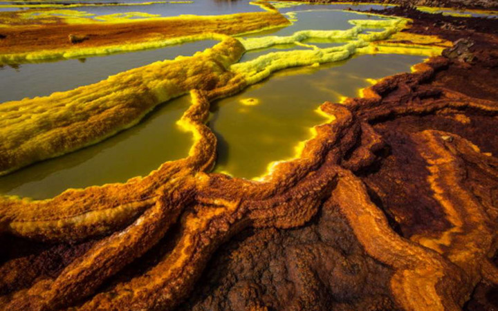 Miệng núi lửa Dallol nằm trong sa mạc Danakil thuộc phía đông bắc Ethiopia là một kiệt tác của tạo hóa