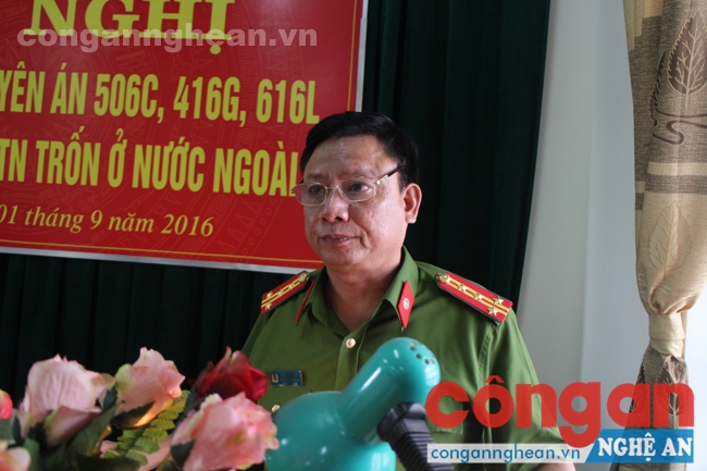Đồng chí Đại tá Trần Văn Minh - Trưởng phòng Cảnh sát truy nã tội phạm phát biểu chỉ đạo hội nghị 