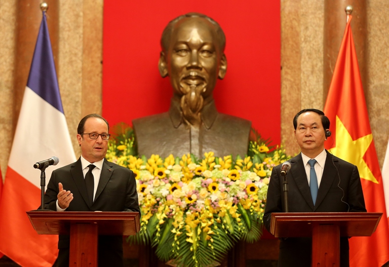 Chủ tịch nước Trần Đại Quang và Tổng thống Pháp François Hollande họp báo sau hội đàm. Ảnh: VGP/Hải Minh
