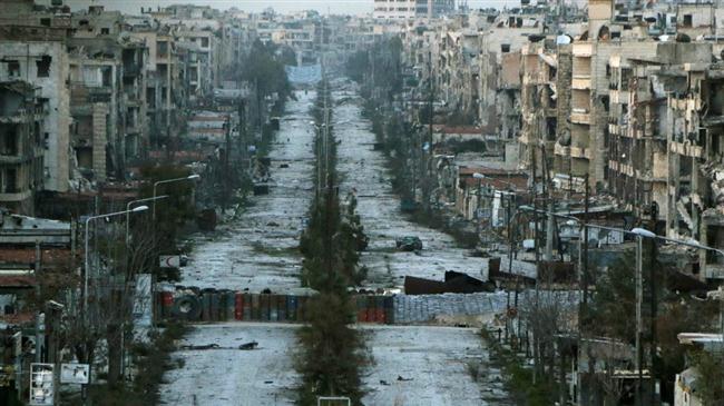 Theo Tổ chức theo dõi nhân quyền Syria (SOHR), kể từ khi bùng nổ xung đột tại Syria vào tháng 3/2011, hơn 300.000 người đã thiệt mạng tại quốc gia này - Ảnh: Một con đường bị tàn phá ở Aleppo (Nguồn: Reuters)