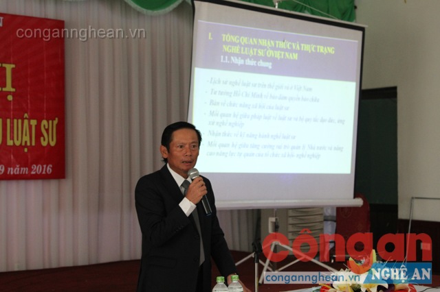 Luật sư Phan Trung Hoài, Phó Chủ tịch Liên đoàn Luật sư Việt Nam tại buổi tập huấn