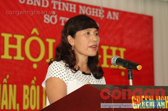 Bà Nguyễn Thị Quế Anh Phó giám đốc Sở phát biểu khai mạc buổi tập huấn