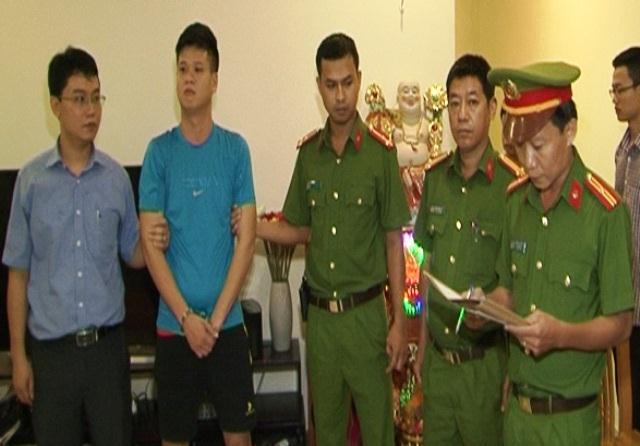 Cơ quan điều tra ra lệnh bắt tạm giam đối với Hồ Công Nhật Quang (thứ 2 từ trái)