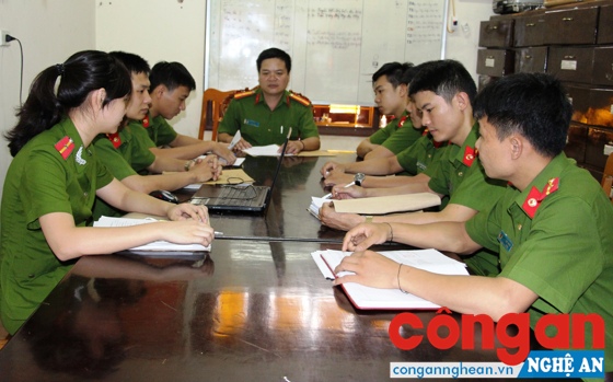 Đội Cảnh sát ĐTTP về Hình sự - Kinh tế - Ma túy Công an huyện Quỳ Hợp triển khai kế hoạch phá án