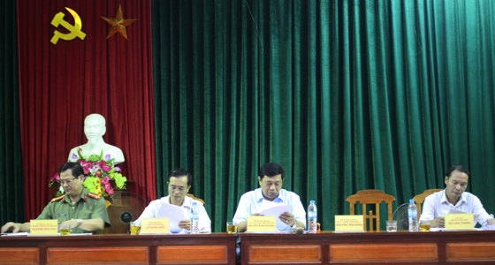 Đồng chí Nguyễn Xuân Đường chủ trì buổi đối thoại với nhân dân xã Nghi Thiết