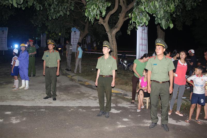 Lực lượng Công an huyện Nghĩa Đàn gia bảo vệ tại Cầu truyền hình