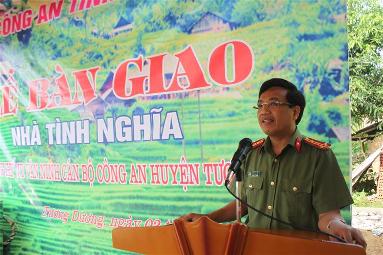 Đại tá Hồ Văn Tứ - Phó Giám đốc Công an tỉnh phát biểu tại buổi lễ