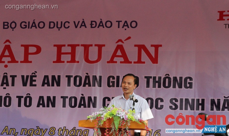 Ông Dương Văn Bá- Phó vụ trưởng Vụ công tác HSSV phát biểu
