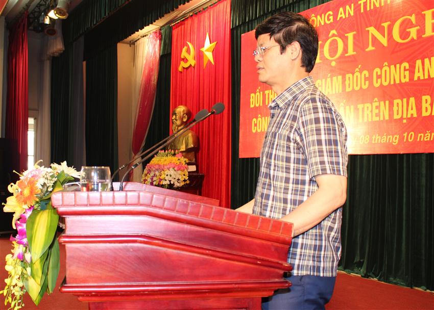 Đồng chí Lê Xuân Đại, Phó Chủ tịch thường trực UBND tỉnh phát biểu tại hội nghị
