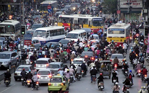Cần xử lý dứt điểm tình trạng phương tiện giao thông đường bộ hết niên hạn sử dụng, quá hạn kiểm định tham gia giao thông ngày càng gia tăng - Ảnh minh họa.