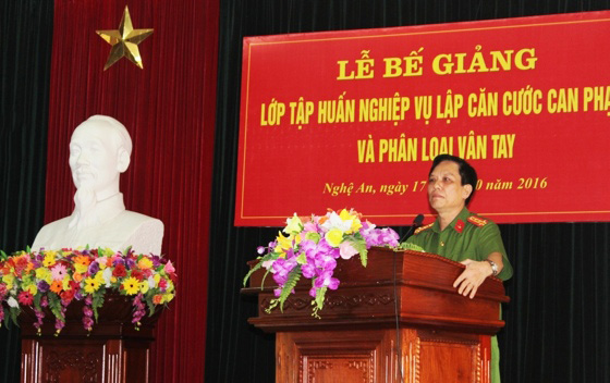 Đồng chí Đại tá Nguyễn Như Hòa, Phó Cục trưởng phát biểu tại lớp bế giảng