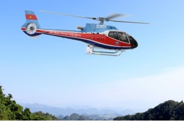 Máy bay EC130 T2 do hãng Airbus Helicopters sản xuất là loại máy bay trực thăng được đánh giá cao bởi tính đa năng, sự tiện nghi, hiệu suất hoạt động cũng như tính cơ động. EC130 T2 có thể chở được 6 hoặc 7 người, rất thuận tiện cho việc chở khách du lịch, tham quan các danh lam thắng cảnh từ trên cao, bay thám sát địa bàn, khảo sát các chương trình kinh tế, tìm kiếm cứu nạn.