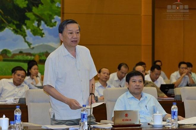 Bộ trưởng Tô Lâm giải trình về dự án luật này tại phiên họp thứ 3 của Ủy ban Thường vụ Quốc hội (tháng 9/2016)