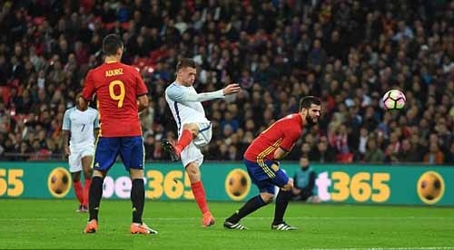 Jamie Vardy chói sáng, nhưng Anh vẫn bị TBN cầm chân sau hai pha lập công muộn