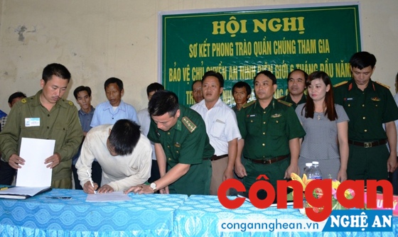 BĐBP Nghệ An phối hợp với chính quyền địa phương tổ chức cho người dân ký cam kết phòng, chống ma túy