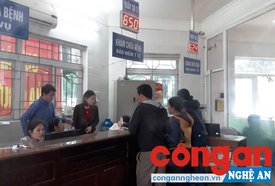 Bệnh nhân làm thủ tục khám chữa bệnh BHYT tại Bệnh viện 115 Nghệ An
