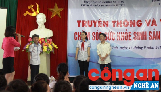 Tư vấn chăm sóc SKSS cho học sinh Trường THCS Hưng Dũng, TP Vinh
