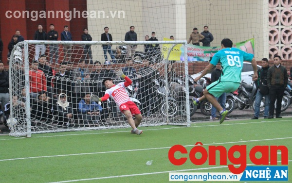 Pha ghi bàn ấn định tỷ số 3-2 nghiêng đội Yên Thành FC, qua đó giành chức vô địch