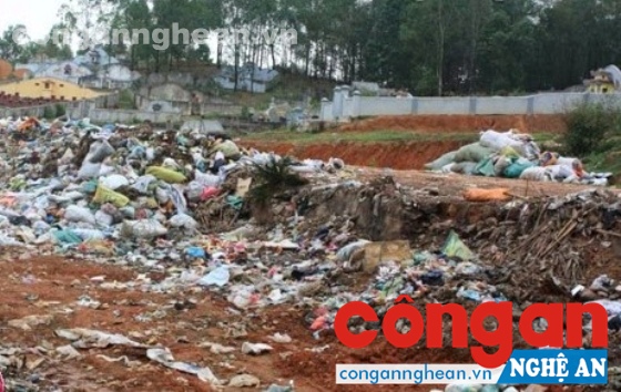Bãi rác thải Dùng - Thanh Ngọc, Thanh Chương chưa được xử lý kịp thời, gây ô nhiễm