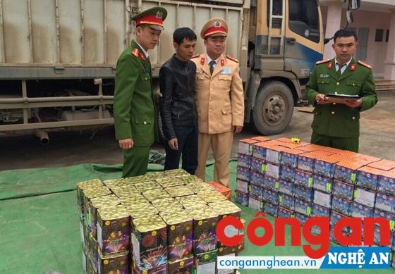 Đối tượng Nguyễn Bá Thìn và gần nửa tấn pháo bị lực lượng chức năng bắt giữ
