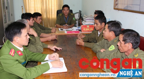 Đội XDPT và PTX về ANTT Công an huyện Yên Thành giao ban với ban Công an các xã, thị trấn để nắm bắt tình hình địa bàn