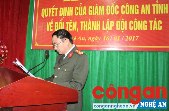 Thượng tá Phan Thế Sơn, Phó Trưởng phòng Tổ chức cán bộ đọc quyết định đổi tên, thành lập đội công tác thuộc Phòng Cảnh sát QLHC về TTXH