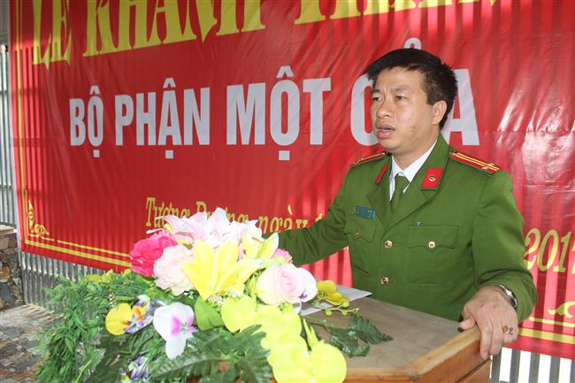 Đồng chí Trưởng công an huyện Tương Dương phát biểu tại lễ khánh thành