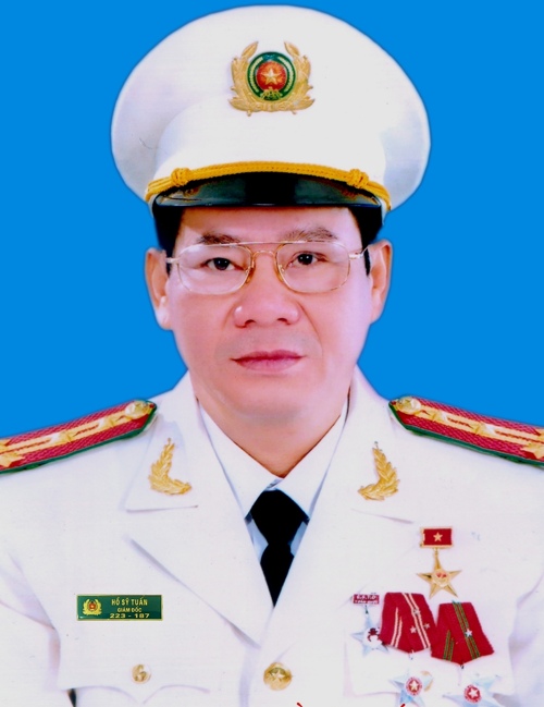 Đồng chí Đại tá Hồ Sỹ Tuấn, Bí thư Đảng ủy, Giám đốc Cảnh sát PC&CC tỉnh