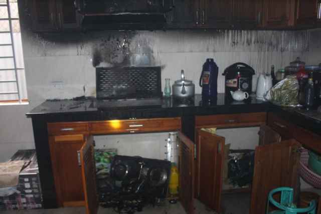 Ngọn lửa khiến nhà bếp ám đen