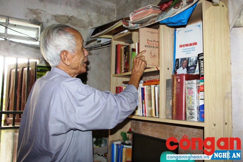 Ông Phan Hữu Thịnh và những cuốn sách của ông viết về làng Quỳnh