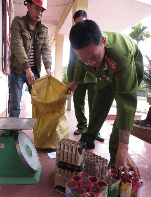 Trong đợt ra quân tấn công, trấn áp tội phạm dịp Tết Nguyên đán Đinh Dậu 2017, Công an huyện Yên Thành đã thu giữ hơn 200 kg pháo các loại