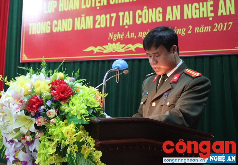 Trung tá Lưu Mai Châu, Phó Giám đốc Trung tâm huấn luyện và bồi dưỡng nghiệp vụ Công an tỉnh Nghệ An phát biểu khai mạc