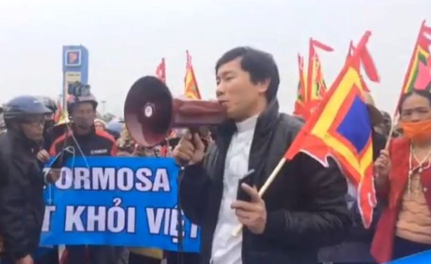 Với chiêu bài khởi kiện Formosa, linh mục Thục kêu gọi người dân tụ tập gây mất ANTT