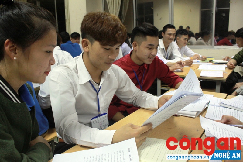 Lớp học tiếng Việt cho các sinh viên Lào được duy trì vào tối thứ 3, thứ 5 hàng tuần