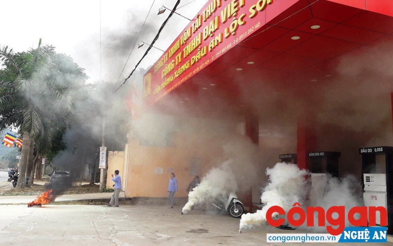 Tình huống giả định có cháy tại cửa hàng xăng dầu An Lộc Sơn