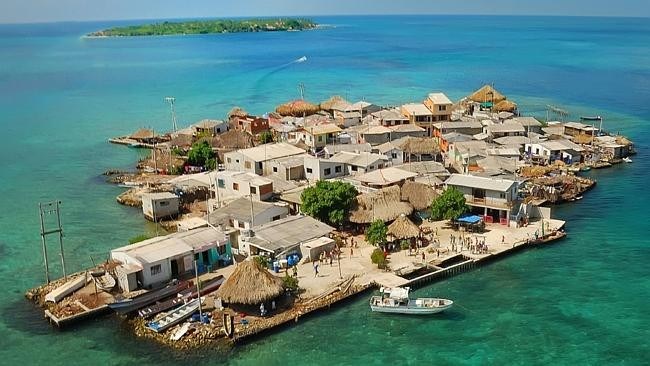 Hòn đảo đông dân nhất thế giới này có người sinh sống từ 150 năm trước. Những cư dân đầu tiên là người dân đến từ thị trấn biển Baru, cách đó 50 km.