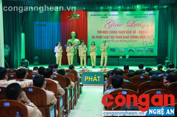 Tiết mục văn nghệ của cán bộ, chiến sĩ Phòng Cảnh sát giao thông đường bộ, đường sắt Công an tỉnh Nghệ An