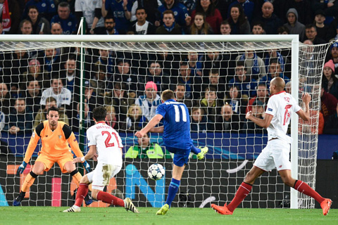 Albrighton ghi bàn ấn định chiến thắng cho Leicester