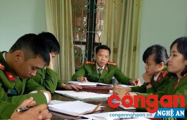 Đội CSĐT Công an TX Thái Hòa triển khai kế hoạch truy xét, bắt các đối tượng đánh bạc bỏ trốn